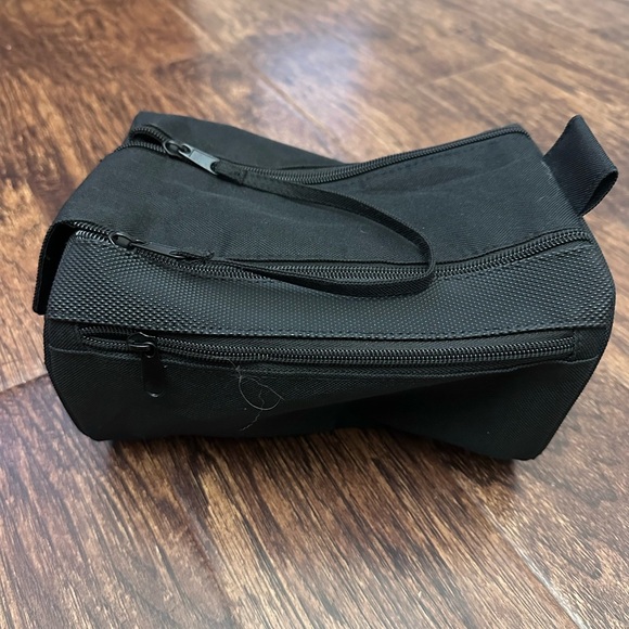 Classic Black Men's Toiletry Bag - Picture 1 of 4